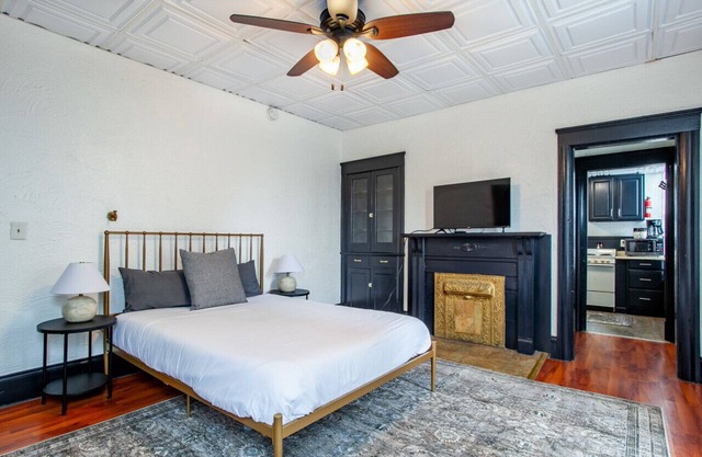 Historic Loft - 5 minutes to downtown!
