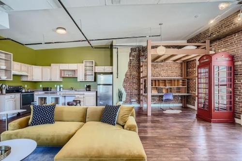 Historic Loft in Ballpark 30 Day Stay Sleeps 4