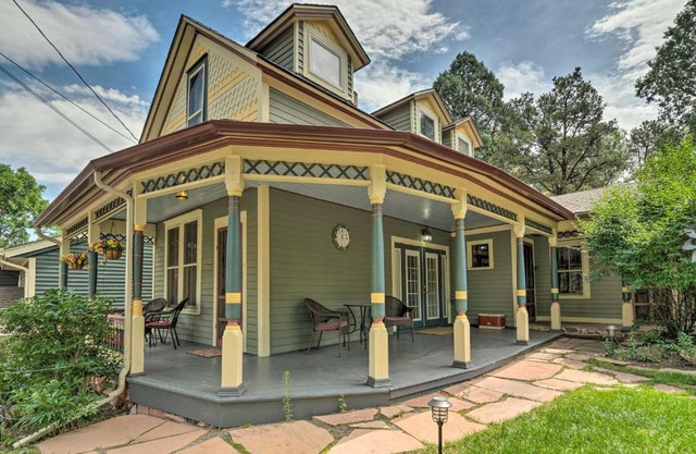 Historic Manitou Springs Victorian Walk Downtown!