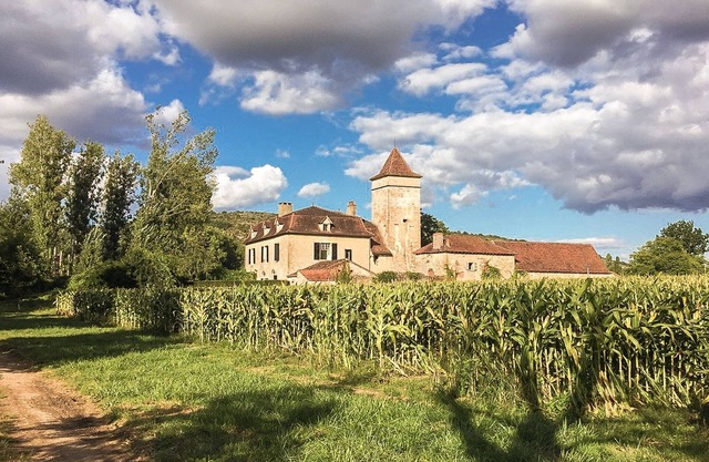 Mansión histórica junto al río Cénevières