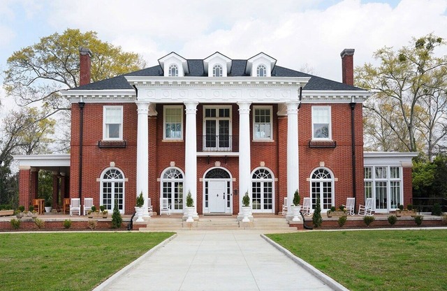 Historic mansion in the heart of LaGrange. Luxury amenities!