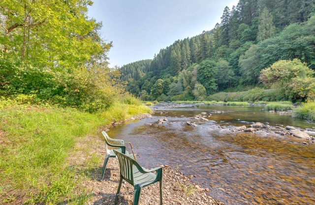 Historic Mapleton Cottage w/ River Views & Hot Tub