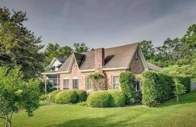 📍Historic Mitchell House 1928 River View & Gardens