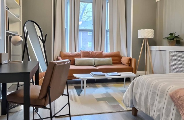Historic + Modern, Sun Filled West End 1BR Apt.