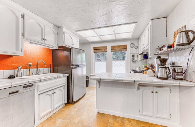 Historic Napa Home w/ Fenced Yard & Fire Pit!
