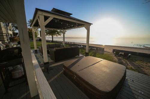 Historic Oneida Lakefront 2BR 1BA Condo 4