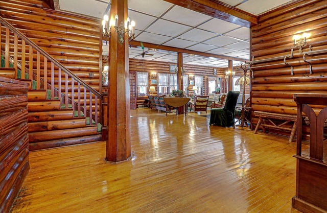 Historic prohibition Lodge next to golf course with private beach