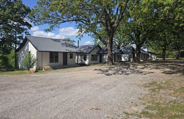 Historic Retreat Near Lake Tenkiller - Escape to Cookson Resorts Cabin #3