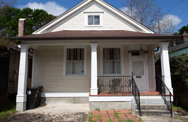 Histórico Riverbend Cottage: vecindario muy transitable, 2 cuadras de tranvía!
