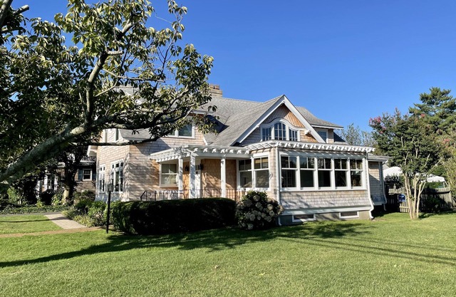 Historic Sea Capt Home Overlooking Twilight Lake: Pool, Walk To Beach & Village