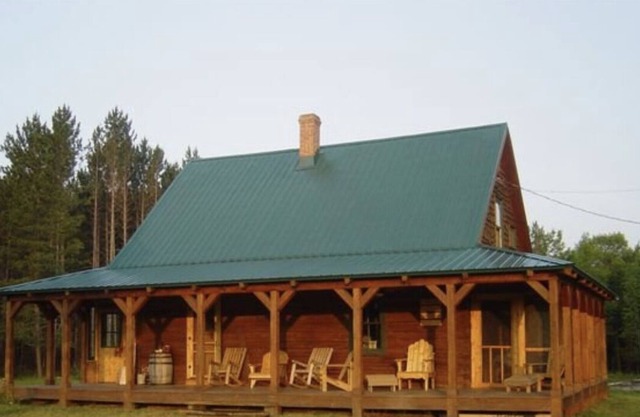 Cabaña histórica Skanee en el bosque