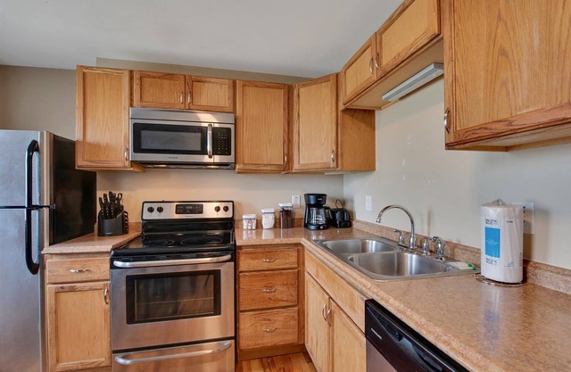 Historic St Louis Community living with 4 bedrooms!