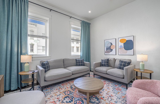 Historic Townhome D - Downtown Savannah!