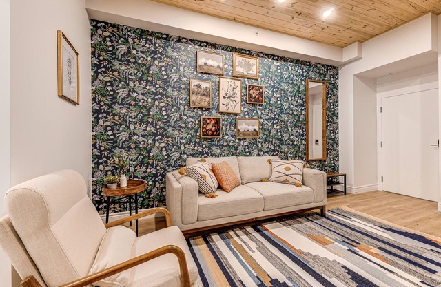 Historic Two Bedroom Facing Parliament