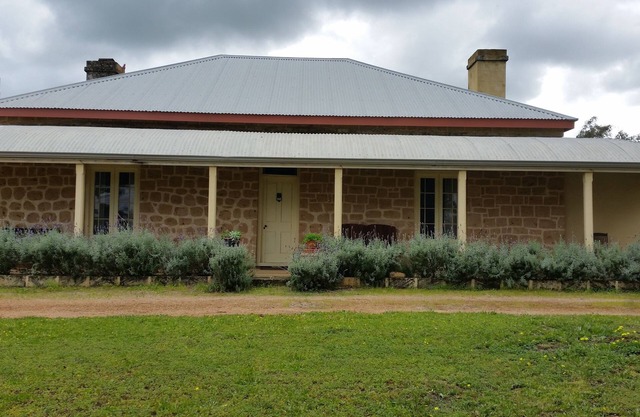 Historic Tyford House, close to all amenities