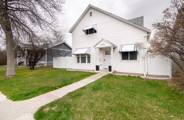 Historic Updated Great Falls Home W/Fire Pit