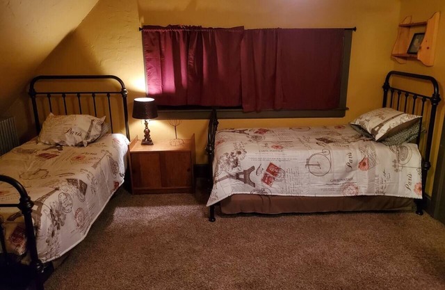 Historic Victorian Inn North Loft