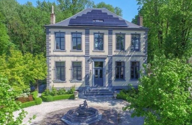 Historic villa with modern comforts, ideal for families and groups with children.