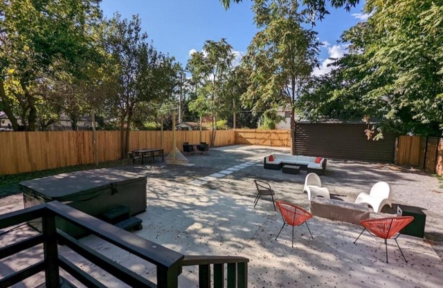Historic Villa + 1min from Plaza District + Hot Tub + Pool Table + Friendly