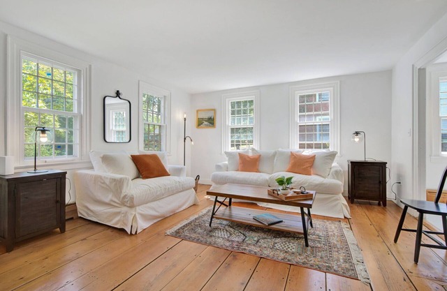 Historic, Walk to Town | South Woodstock Cottage