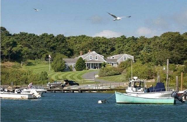 Frente al mar histórico de 4 dormitorios con vistas panorámicas de Chatham Water!