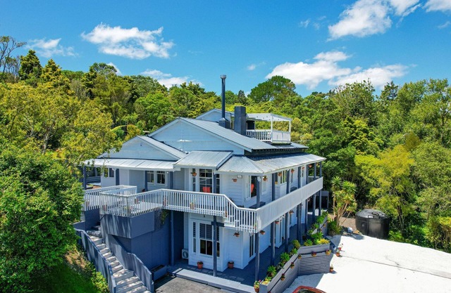 Historical Lifestyle Retreat!