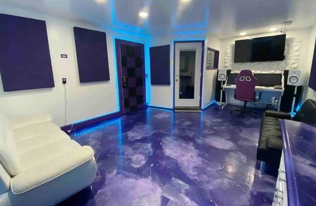 Hit House Studios Entire Home Built For Creatives!