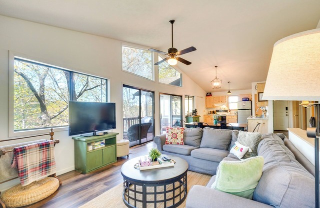 Hiwassee Lake Cabin Near Orchards & Fall Festivals