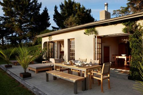 Hiwi at Tahi - luxury bungalow with seaviews
