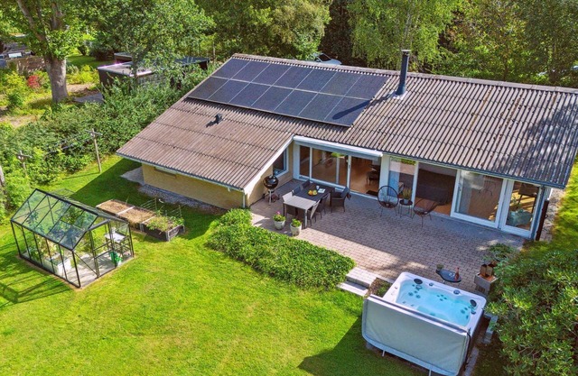 "Hjalmine" - 1.4km from the sea by Interhome