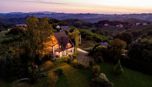Hmooyi Hill Cottage
