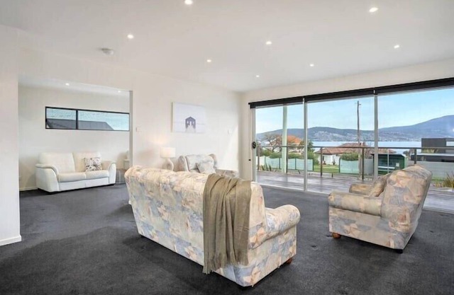 Hobart City View - Sleeps 6, 13Km to CBD