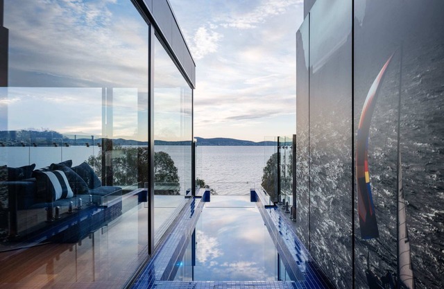 'Hobart' - Penthouse with private heated pool