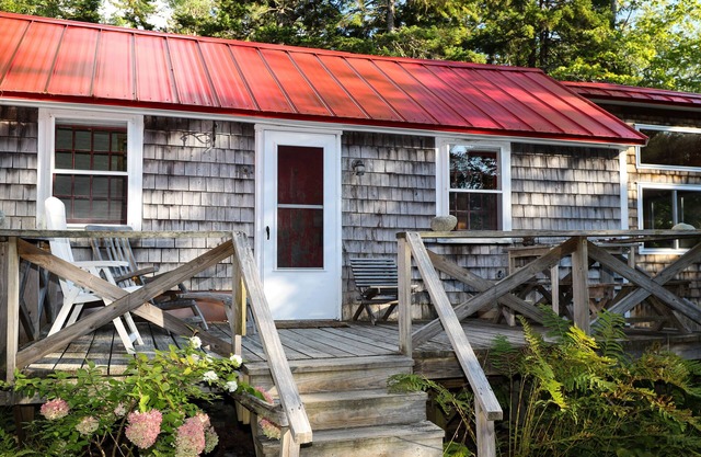 Aislado, cabaña rústica de Maine con acceso al océano a 22 millas de Acadia Nat'l Park