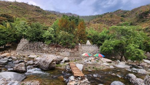 Hobo Huts by the Riverside