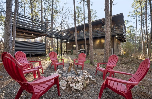 Hochatown: King Bd Ensuite+Arcade+Hot Tub+Boat/ATV Parking+Jumbo 2 bd