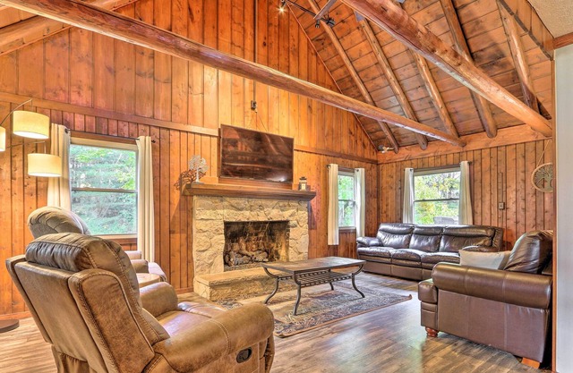 Hocking Hills Cabin w/ Deck, Hot Tub & Pond!