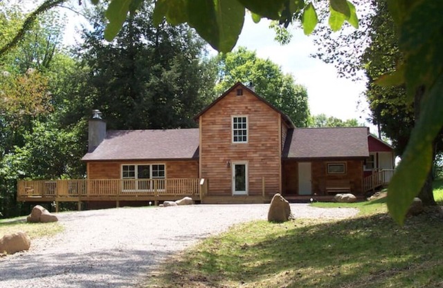 Hocking Hills Lodge on 80 acres -HotTub & GameRoom