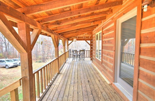 Hocking Hills, Tar Hollow, Cell Service, Starlink Highspeed Int.& WiFi,& Hot Tub