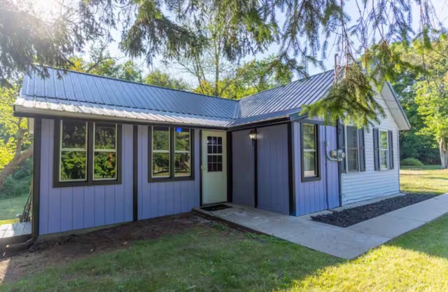 Hoffmaster Hideaway~ Near Hoffmaster State Park ~Pet Friendly~ Golf Course