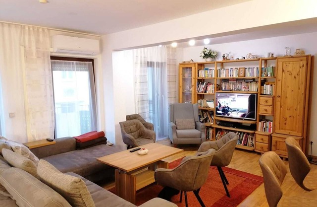 Apartamento R2 400m al jardín del patio