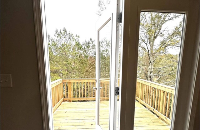 Hogansville Retreat with balcony overlooking beautiful pond backdrop!
