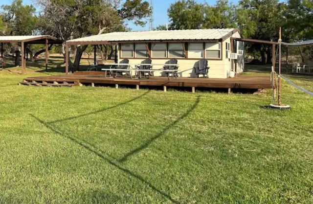 Hogs Bend Hideaway! Lake Front!