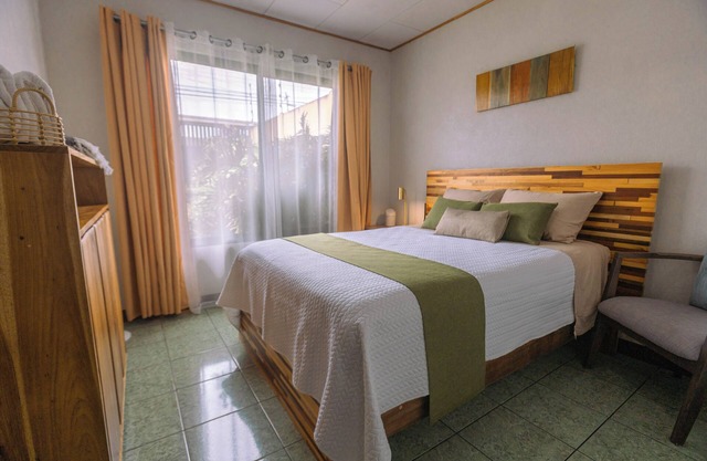 Hojas Verdes Rental House. Excelente ubicación Campo Ferial Palmares
