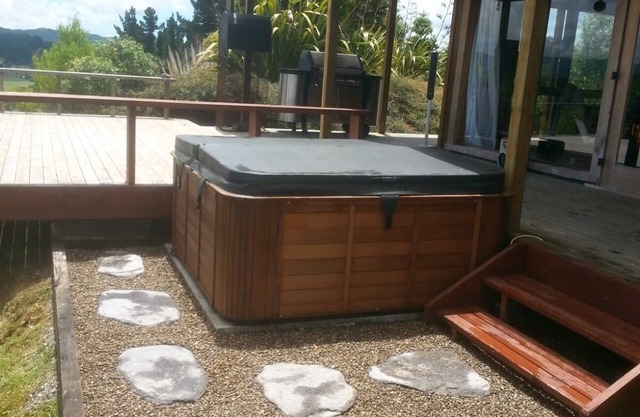 Hokianga Haven - A relaxing retreat with spectacular views from the top.