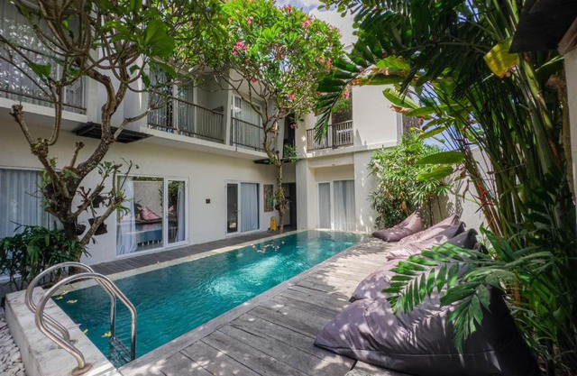 Hola Seminyak