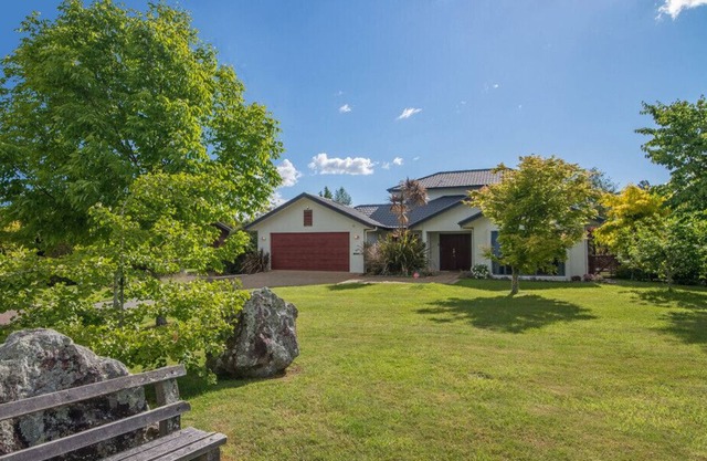 Holdens Bay Retreat - Rotorua Holiday Home