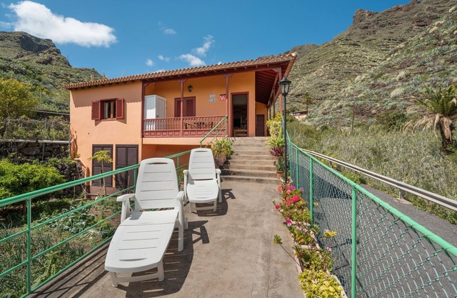 Casa de vacaciones 'Zaida' con vistas a la montaña, terraza privada y Wi-Fi