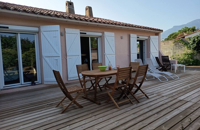 Casa de vacaciones 'Des Barnèdes' con piscina privada, Wi-Fi y aire acondicionado