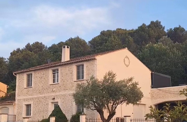 Casa de vacaciones con piscina exterior climatizada en temporada hasta 6 personas.